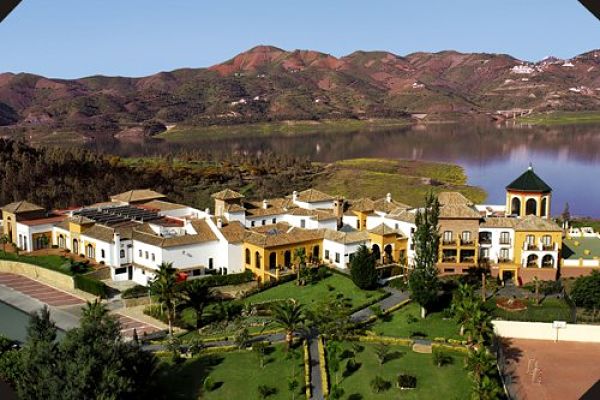 BOUTIQUE HOTEL OVERLOOKING SPANISH LAKE AND MOUNTAINS 1